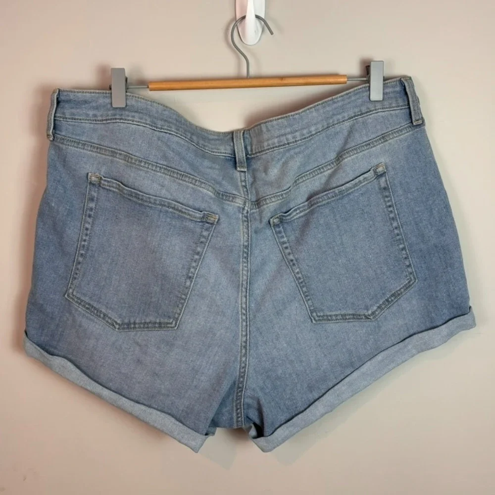 Old Navy WOW High Rise Lightwash Denim Shorts‎ size 20 Roll Hem Stretch Comfort